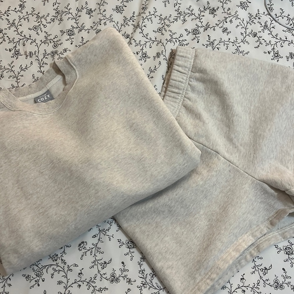TNA COZY FLEECE shorts + sweater